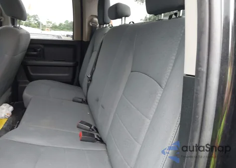 2018 Ram 1500 Express 4X4 6'4 Box z USA, uszkodzony, nr VIN 1C6RR7FG3JS173051